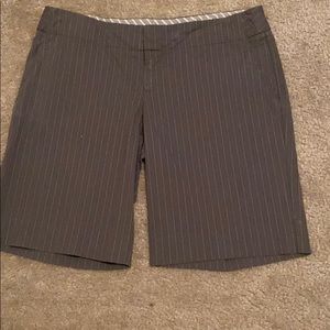 Stripped bermudas